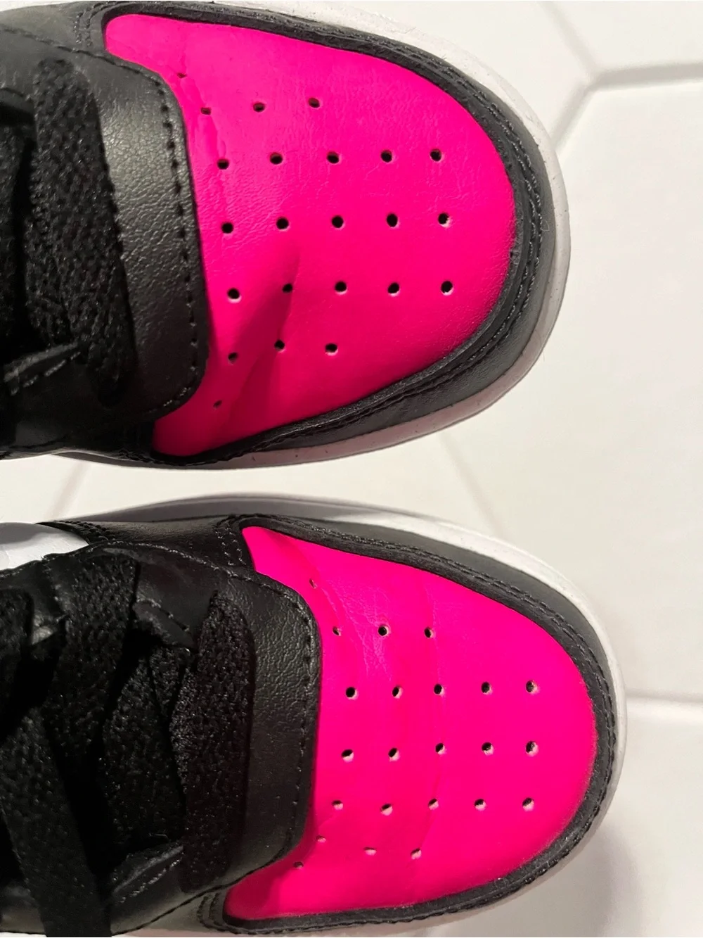 Nike Girls High-Top Sneakers in Pink/Black/White